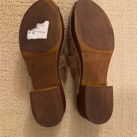 NWT DESIGNED made in Italy suede wood brown clogs - Picture 7 of 7